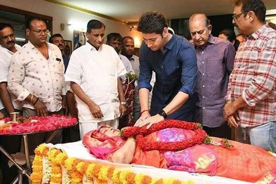 Indira Devi, The Mother of Mahesh Babu, Passes Away At The Age of 70. Chiranjeevi and Jr. NTR Pay Tribute!