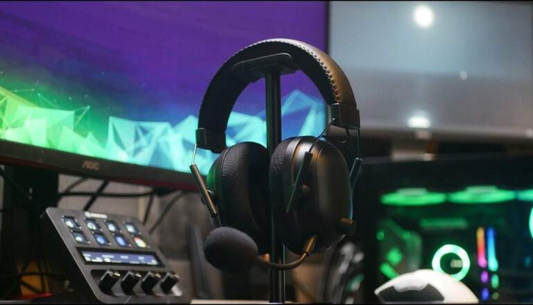 Razer's New Black Shark V2 Pro Headset Has Clear Sound and A Battery Life of More than A Day.