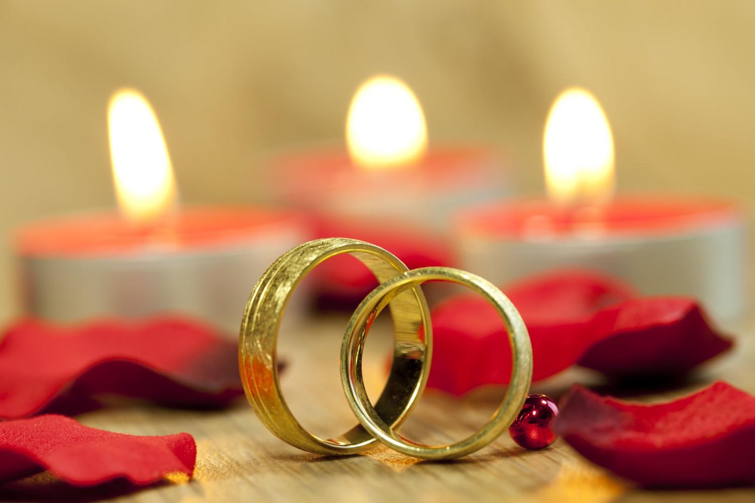 How do professionals try to recover a flushed ring
