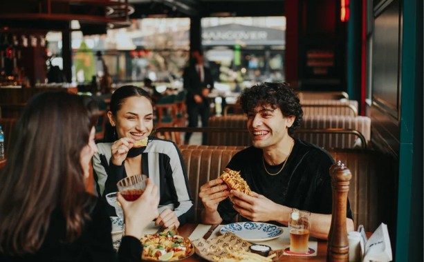 Atmosphere Is Not Decoration, It Shapes the Meal